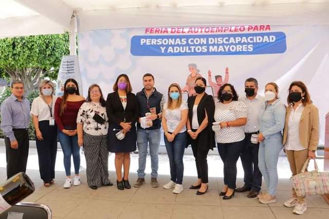 Encabeza Paola Angon inauguración de feria de autoempleo para  grupos vulnerables