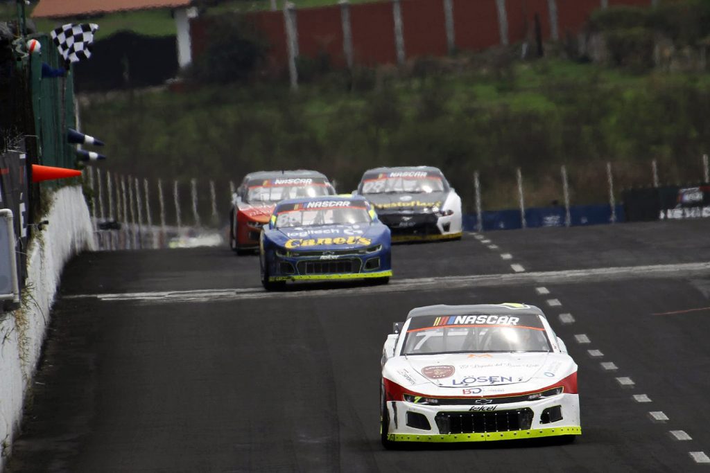 Triunfo esperado y soñado para Xavi Razo en Trióvalo de Guadalajara