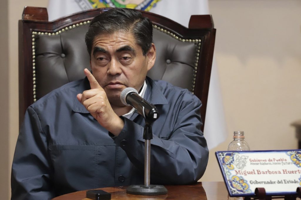 No hacer justicia por propia mano y regular el comportamiento social, exigió el gobernador Barbosa tras el linchamiento en Huauchinango