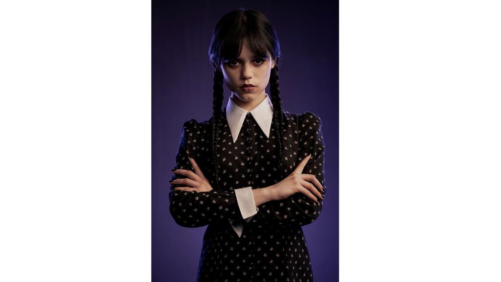 Primeras imágenes de Merlina en la nueva serie de Netflix y Tim Burton  sobre 'Los Locos Addams' -