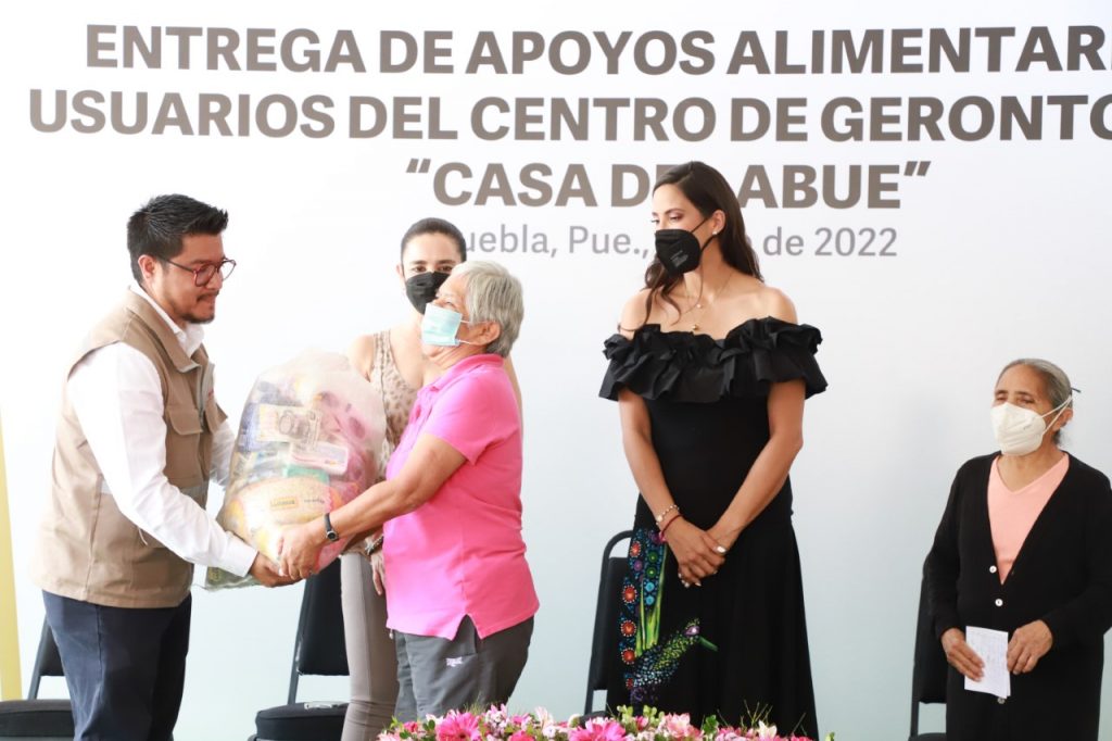 Atiende SEDIF necesidades alimentarias de personas adultas mayores