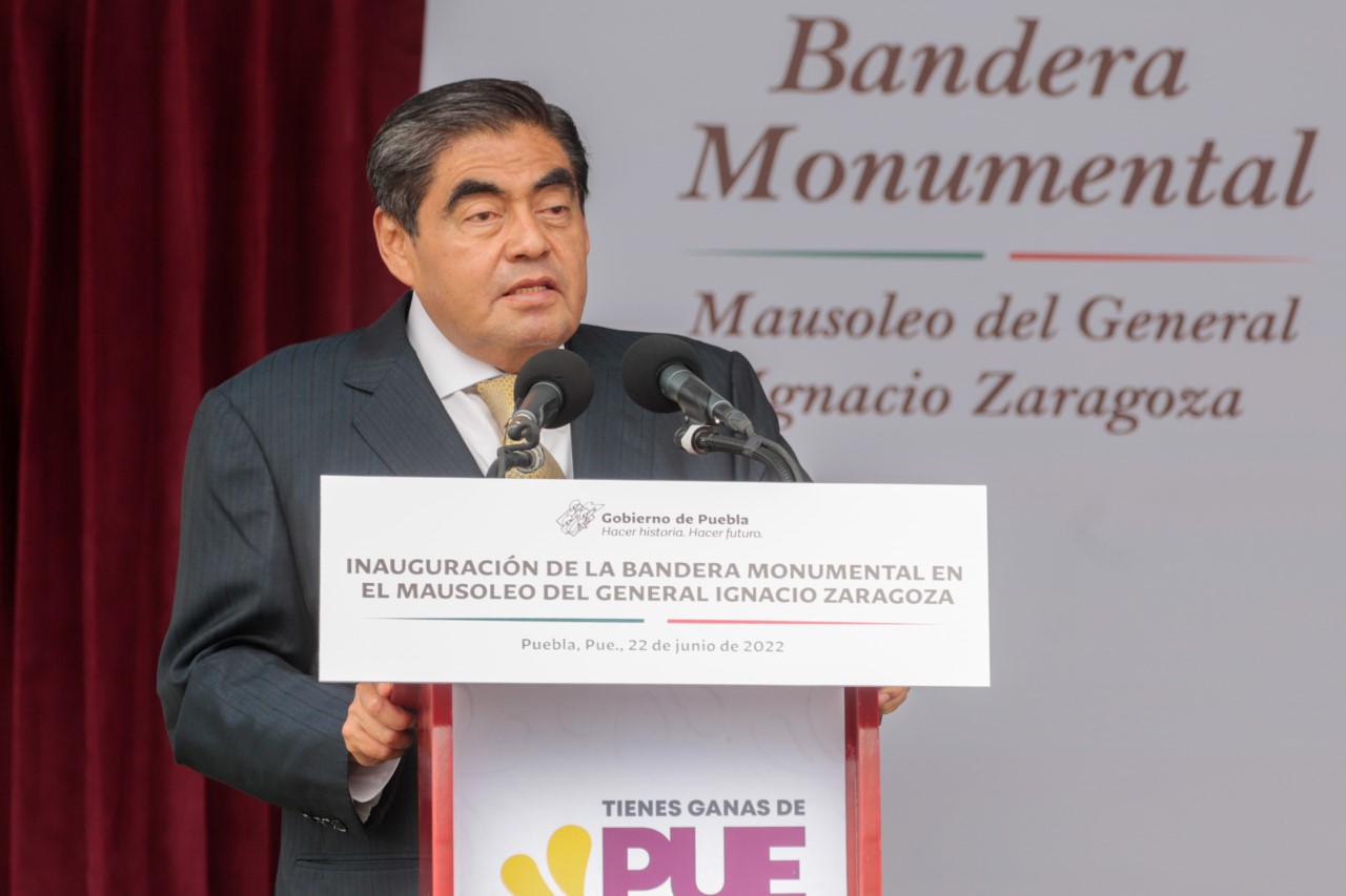 Miguel Barbosa inaugura bandera monumental: “Nos inspira a reconocer reclamos sociales”