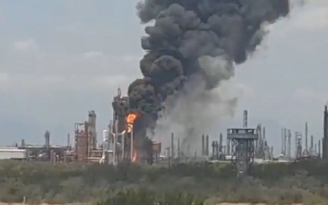 Pemex controla incendio en refinería Cadereyta, Nuevo León; no hay lesionados
