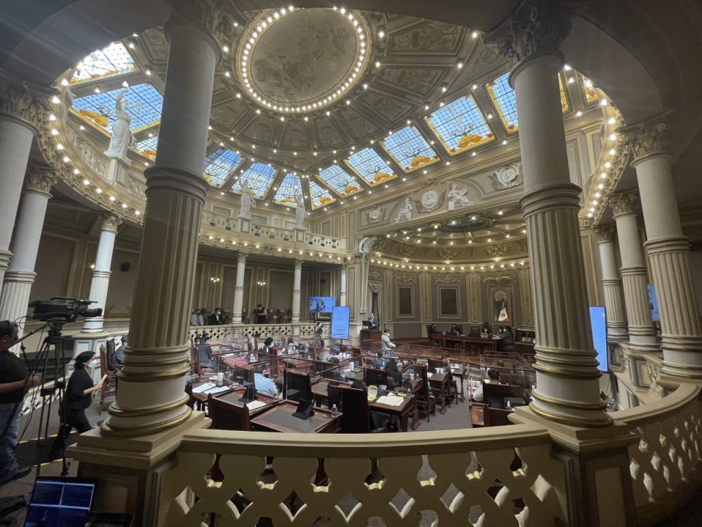 Avala el Congreso pena de cárcel por terapias de conversión en la entidad 