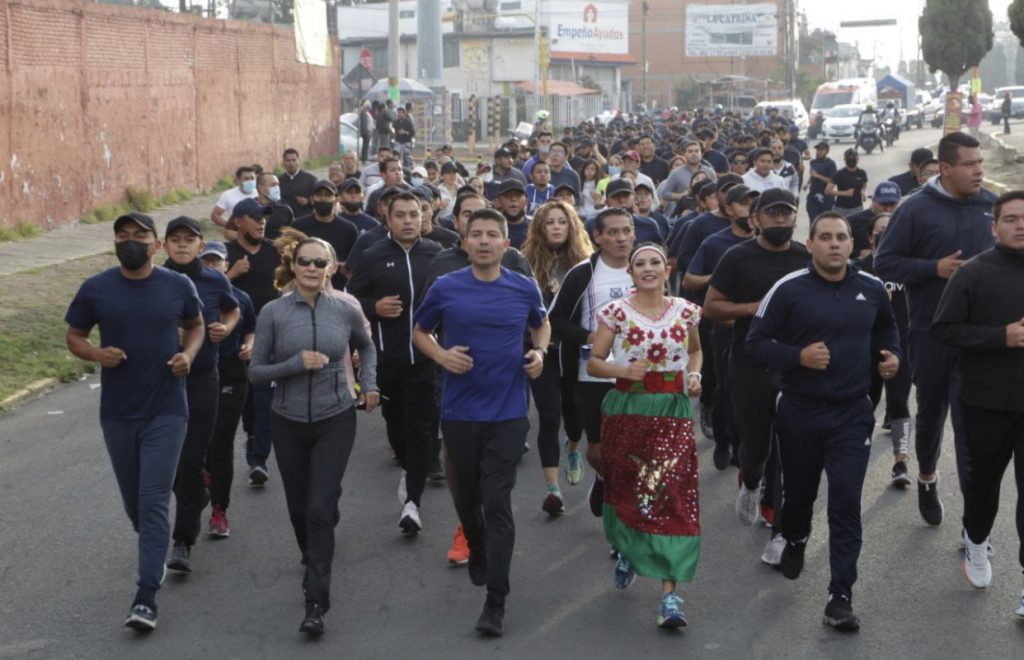 Cuarta carrera con cadetes de la academia de policía es encabezada por Eduardo Rivera Pérez