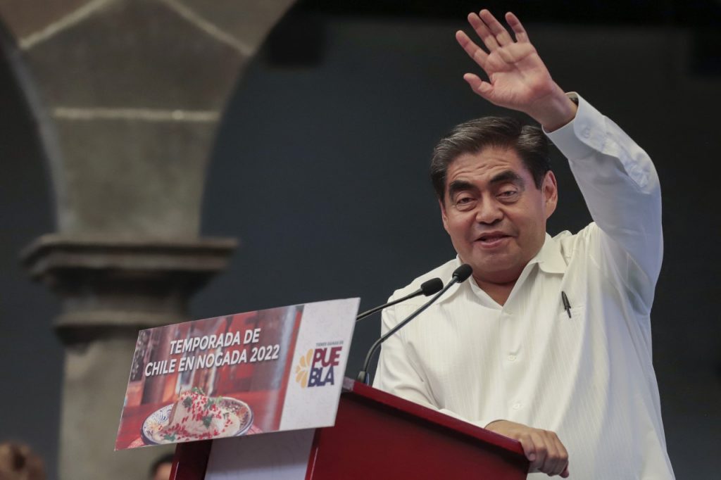 Con temporada de chiles en nogada, el gobierno de Puebla preserva tradiciones e identidad: Miguel Barbosa