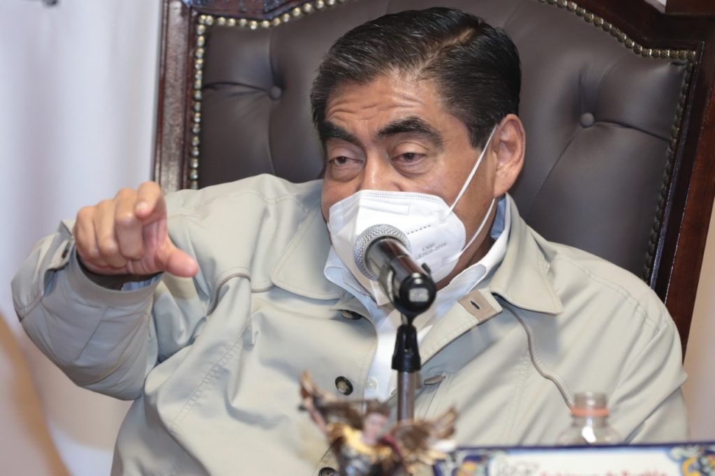 Planeación y honradez, exige Miguel Barbosa a presidentes municipales