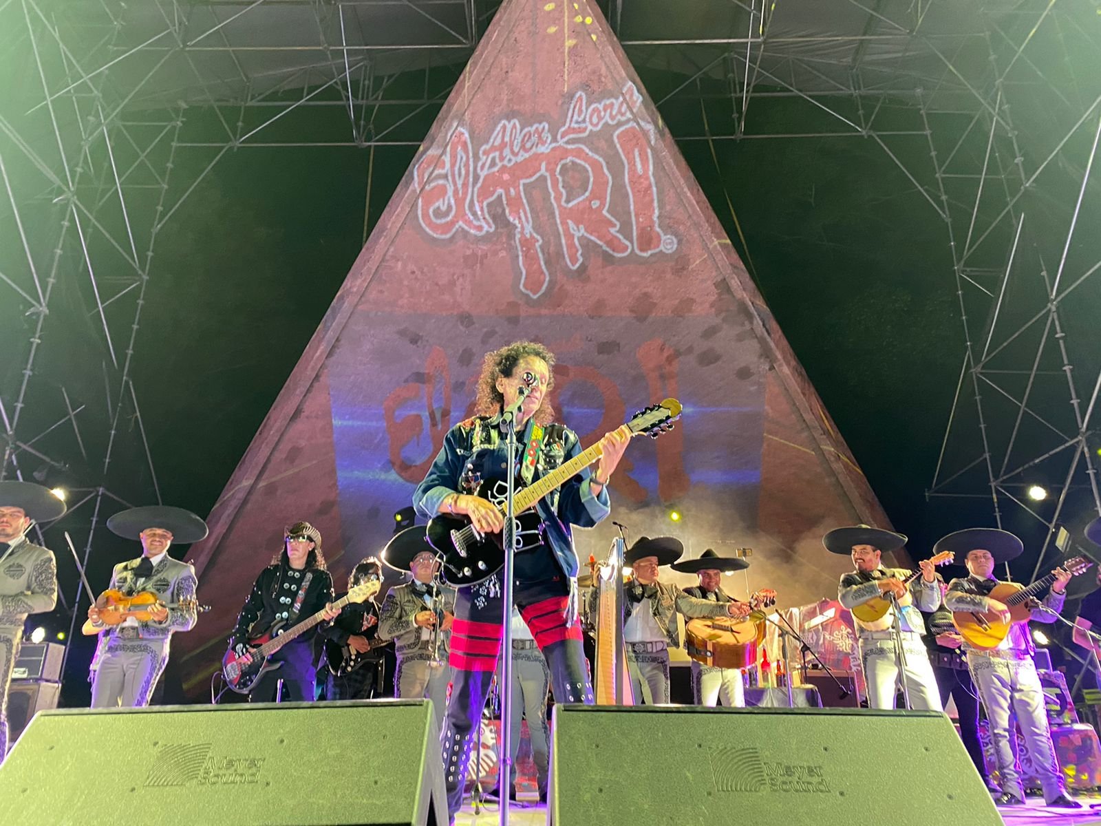 Alex Lora y El Tri reabrieron con un concierto histórico la Concha Acústica en Guadalajara