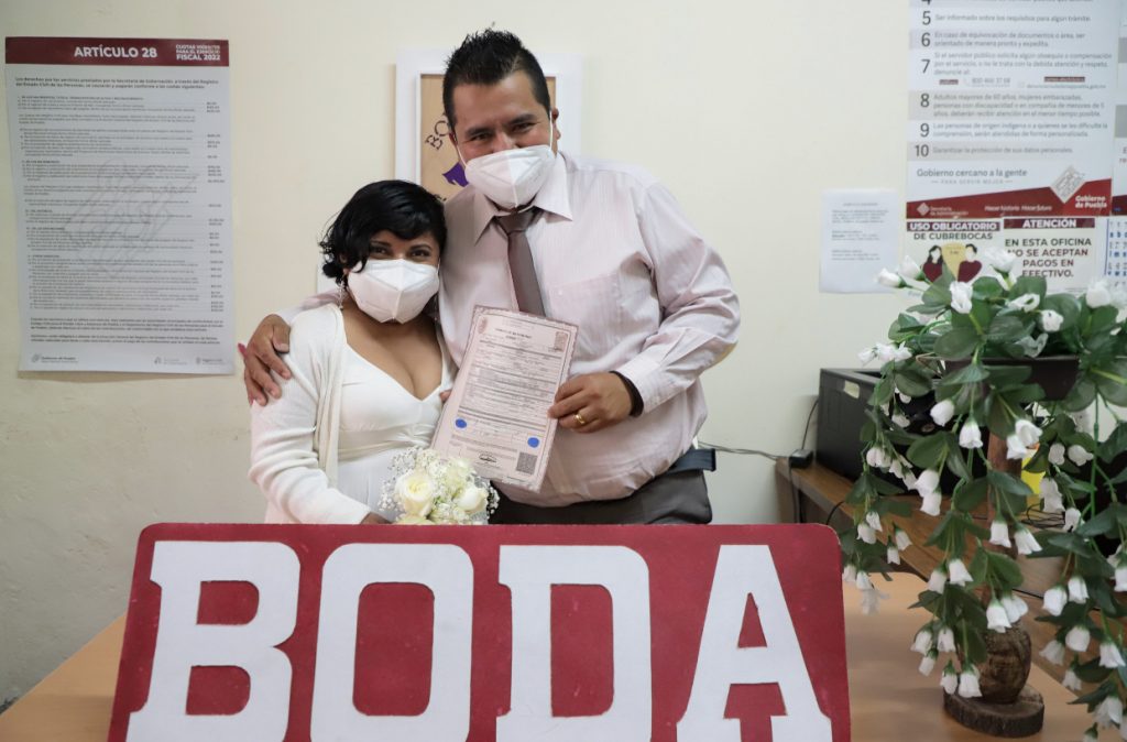 Con entrega de acta de matrimonio, SEDIF brinda certeza jurídica y fortalece unión familiar