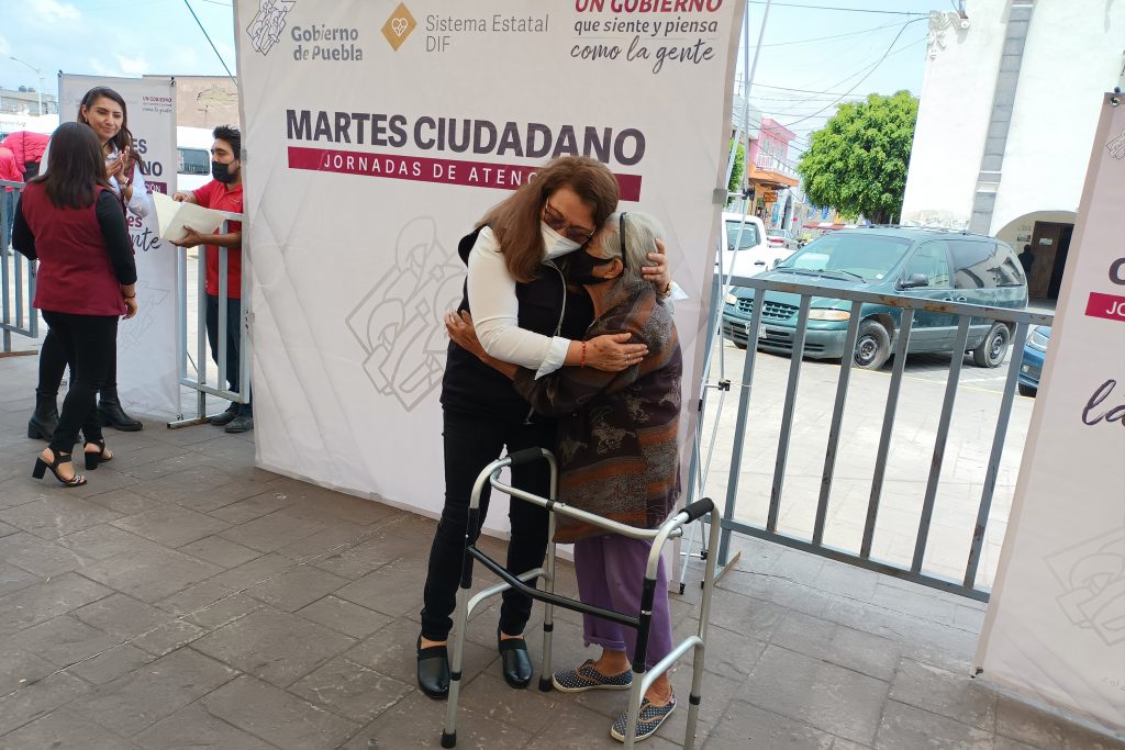 Con sillas especializadas, SEDIF apoya a niños con discapacidad en “Martes Ciudadano”