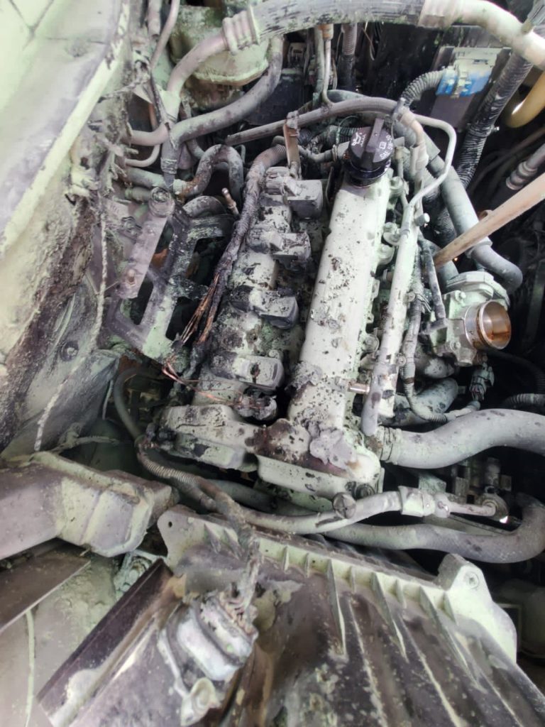 Desde Teziutlán: Protección Civil evita incendio de camioneta de Tlaxcala