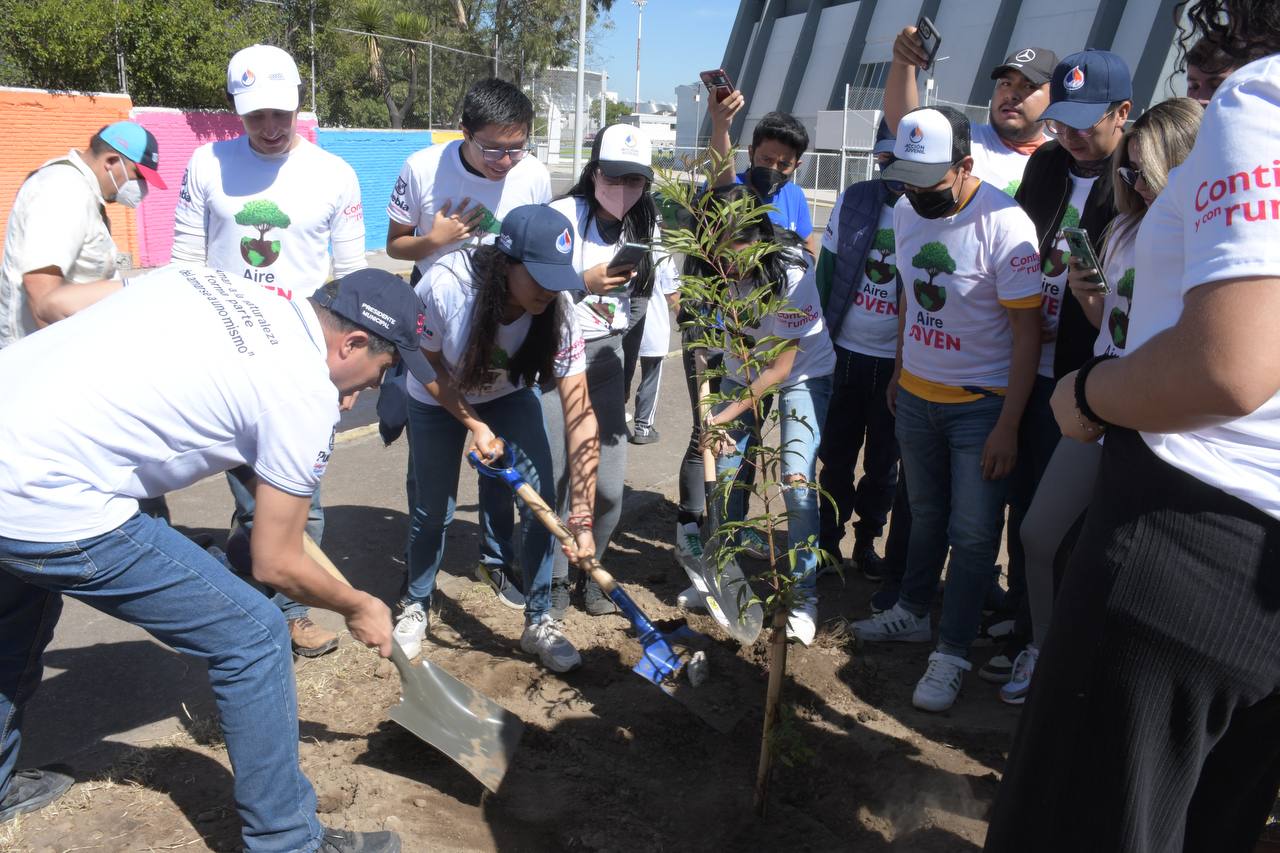 Eduardo Rivera inicia el programa de reforestación “Aire Joven”