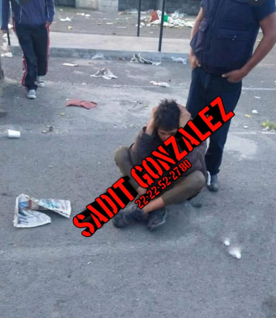 Vecinos lo atrapan por jalonear a niña en Amozoc