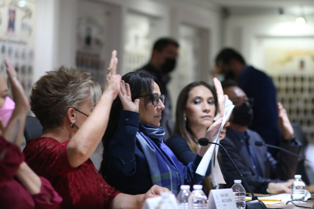 Aprueba Comisión de Congreso lista de siete aspirantes que comparecerán para comisionado o comisionada del ITAIPUE