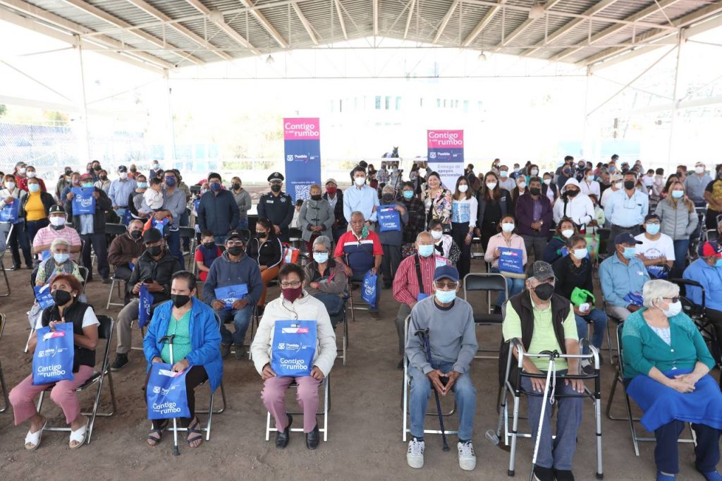 Ayuntamiento de Puebla entrega aparatos funcionales