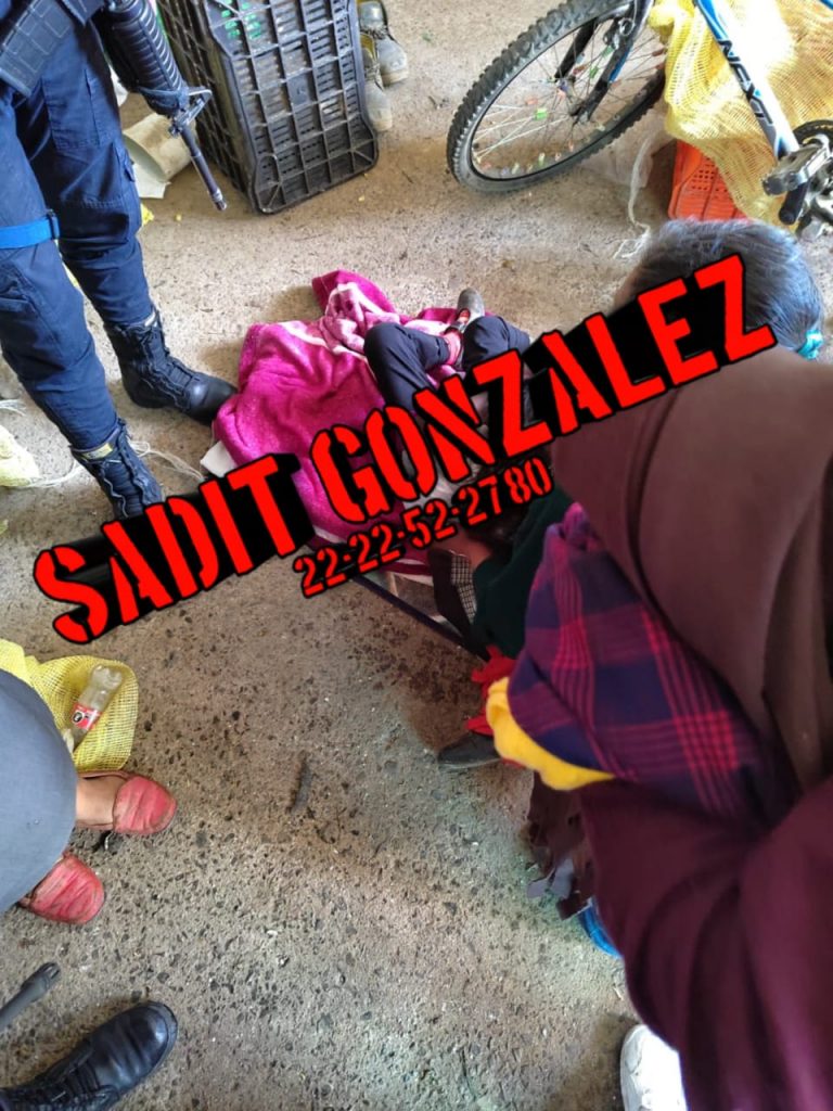 Fotonota: Padres se niegan a que paramédicos atiendan a su hija