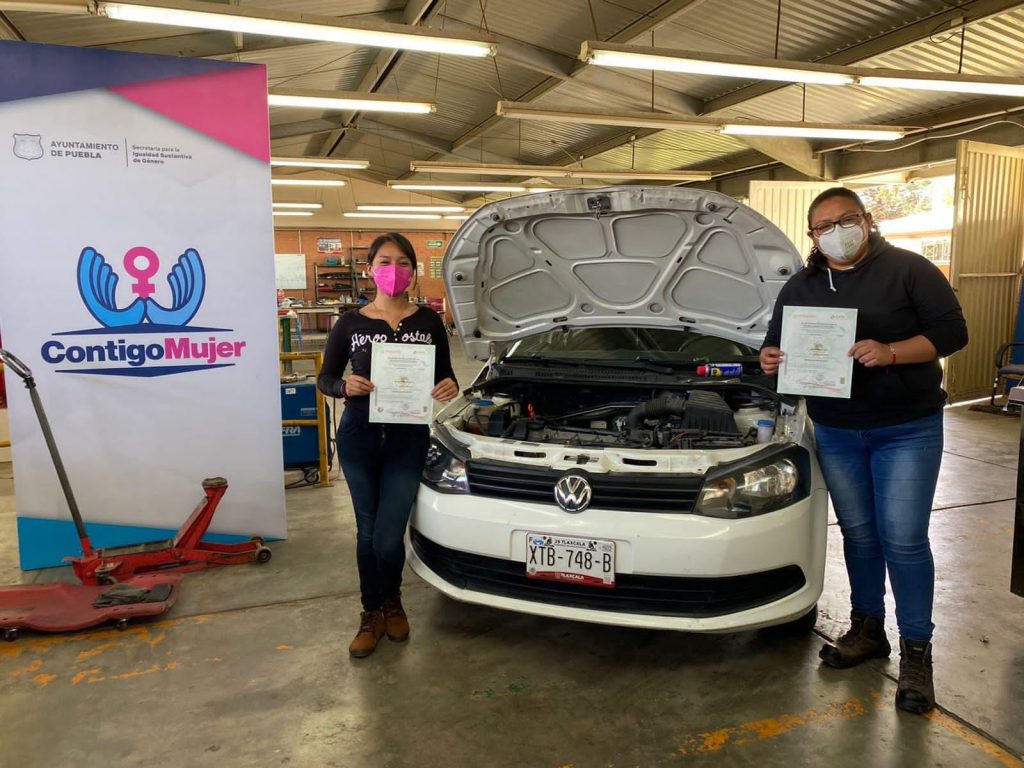 “Contigo Mujer” concluye curso de primera generación