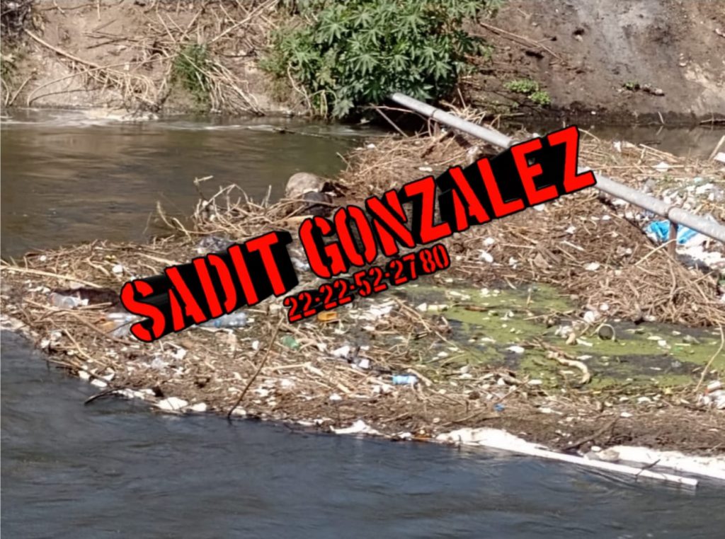 Cadáver en las aguas negras del canal de Valsequillo en Tecamachalco