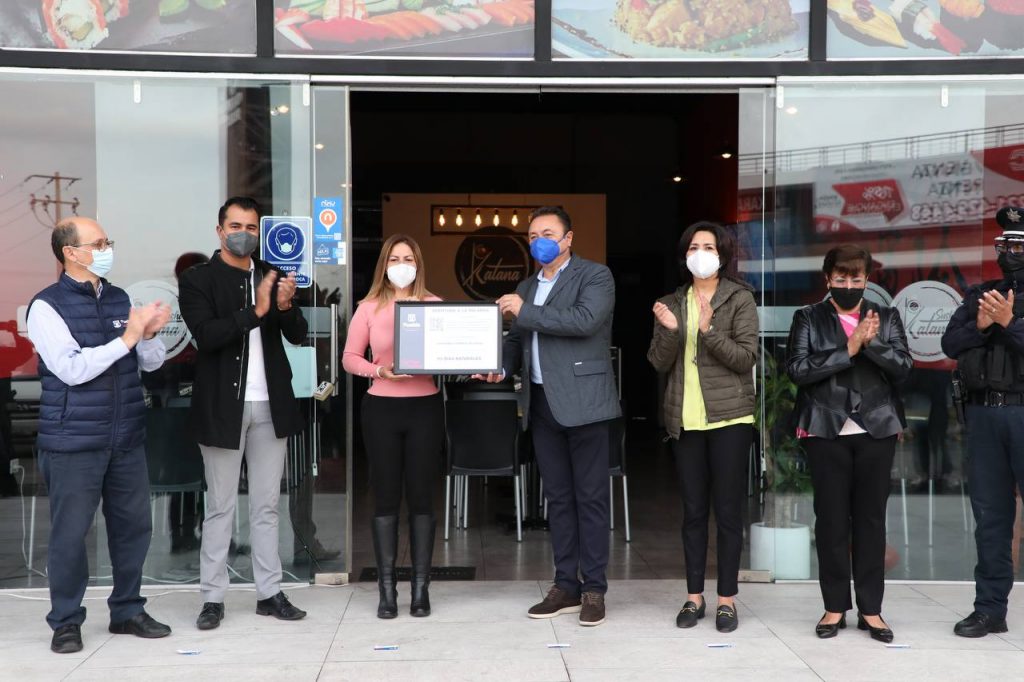 Van 200 negocios abiertos a la palabra en Puebla capital