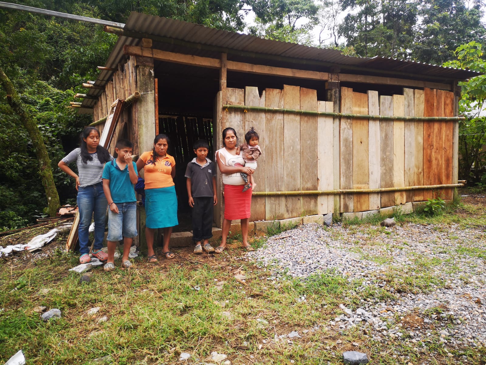Piden ayuda para mujer que perdió su patrimonio en Eloxochitlán