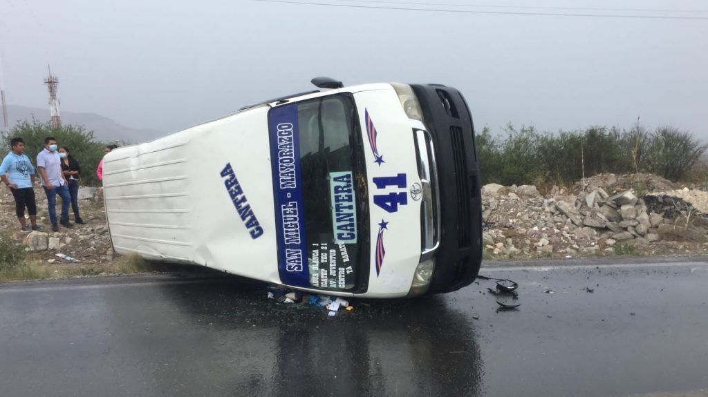Fotonota: Conductor de Torton provoca accidente con dos heridos en Tehuacán