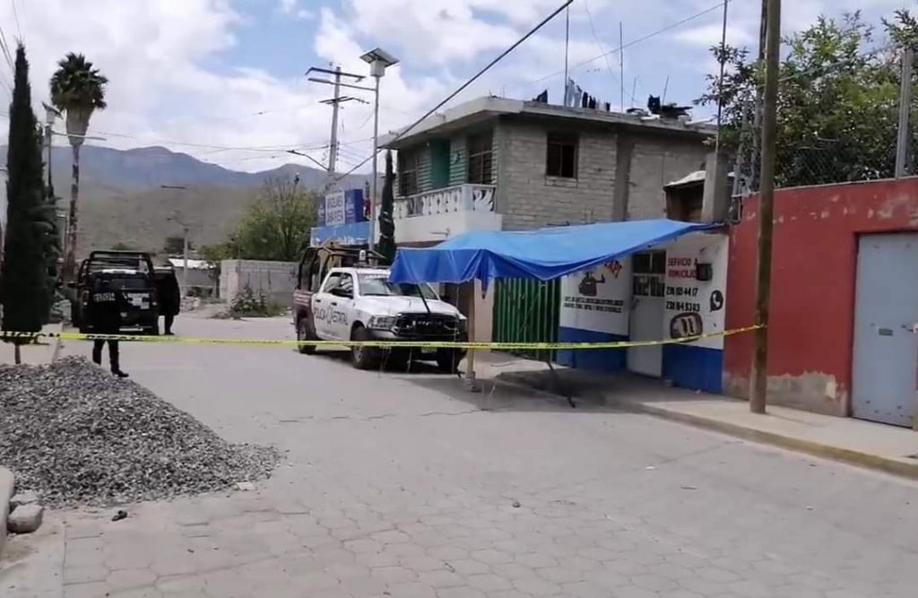 Hallan hombre sin vida en un lote baldío de Tehuacán
