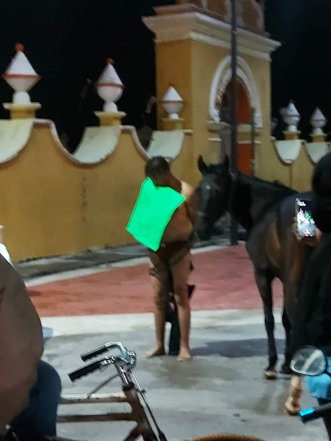 Fotonota: Lo desnudan en Chiautzingo por querer llevarse un caballo