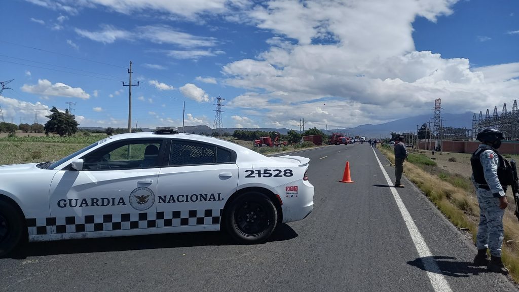 Muerto y dos heridos en accidente entre tracto camión y combi en Esperanza