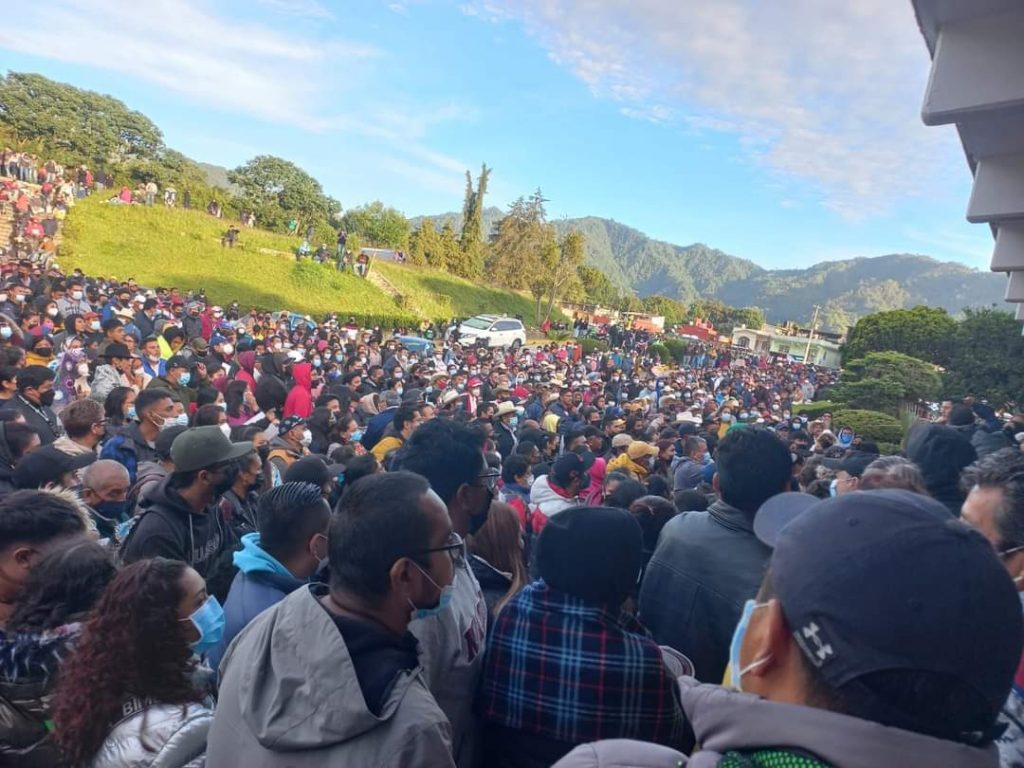 Video desde Puebla: Reportan acarreo en las oficinas de Bienestar Huauchinango
