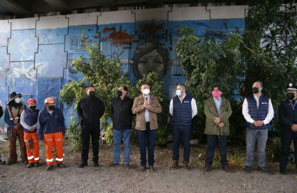 Ayuntamiento de Puebla hace limpieza integral en Bulevar Valsequillo 