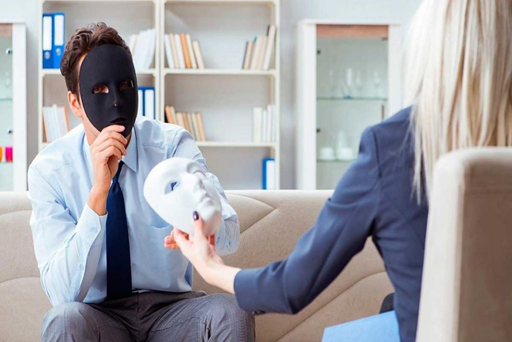 Hipocresía, salvadora del ser humano