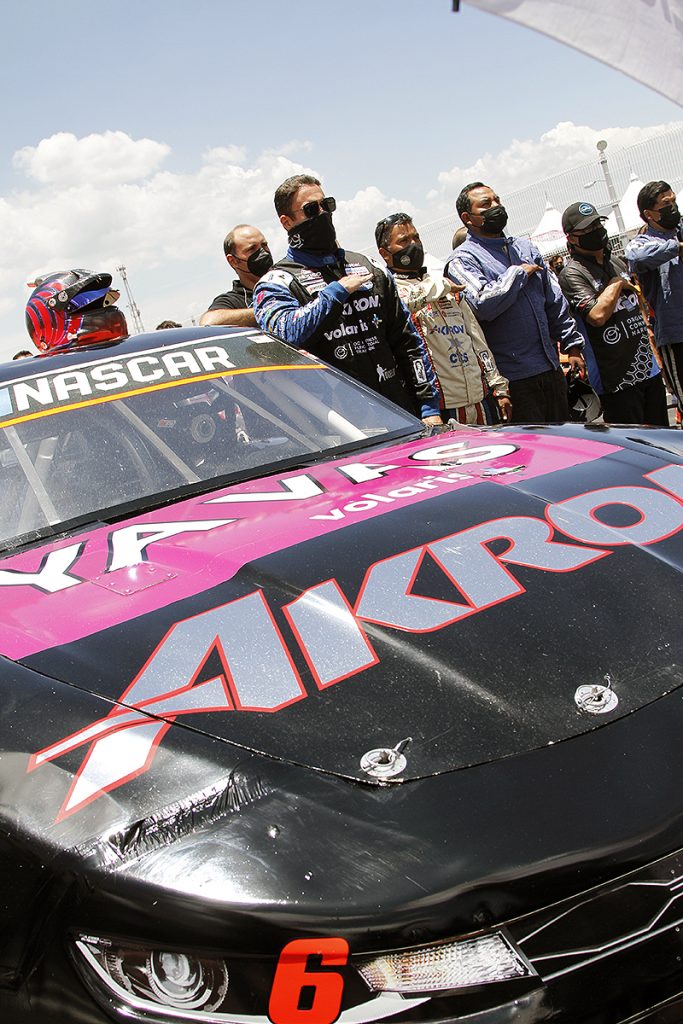 Rogelio López marca 5 fechas como líder en NASCAR México Series 2022
