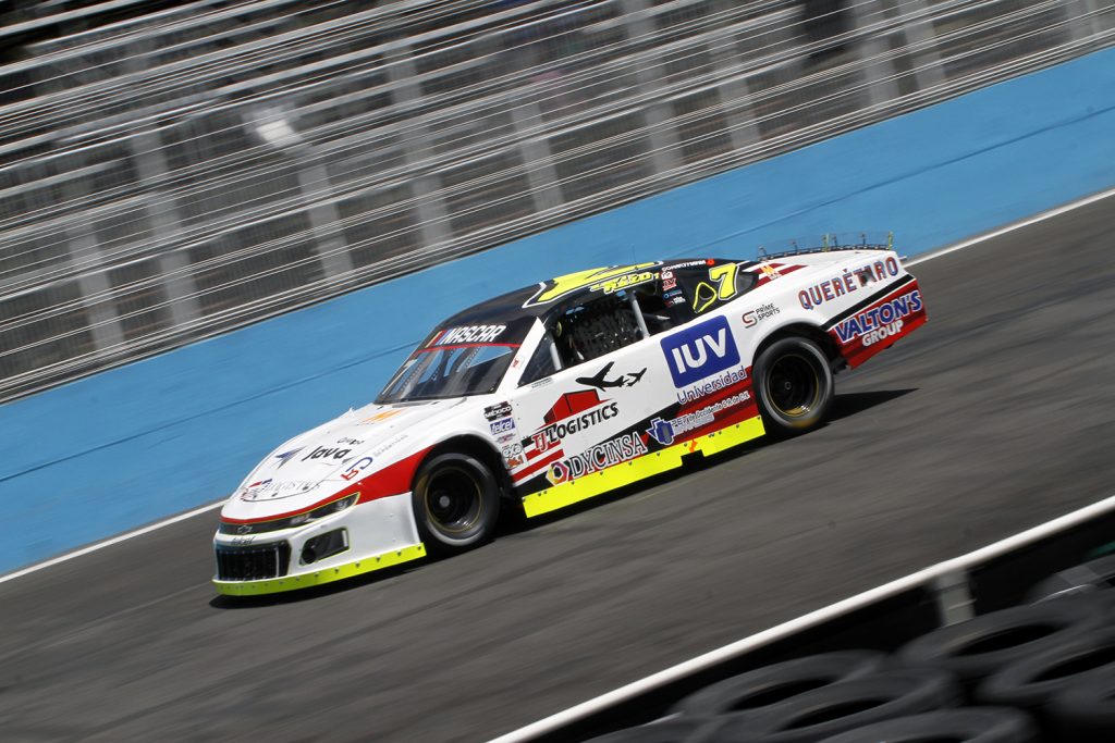 Xavi Razo es un serio contendiente en NASCAR México