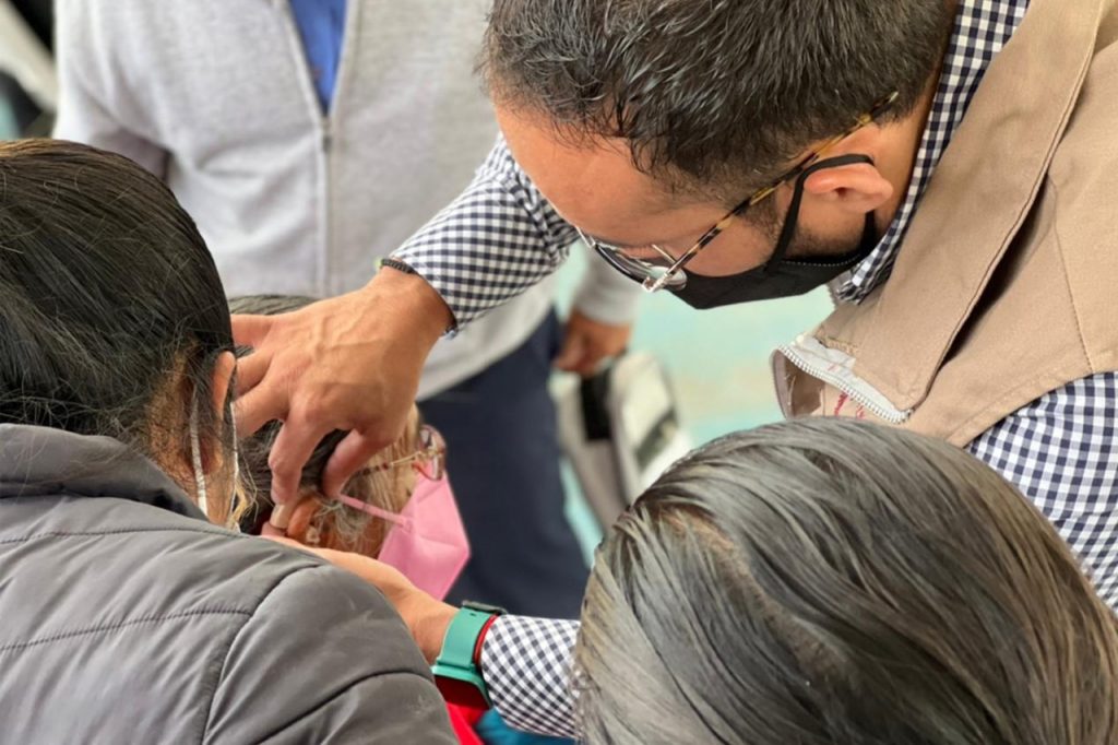 Beneficia SEDIF con aparatos auditivos a población vulnerable del interior del estado