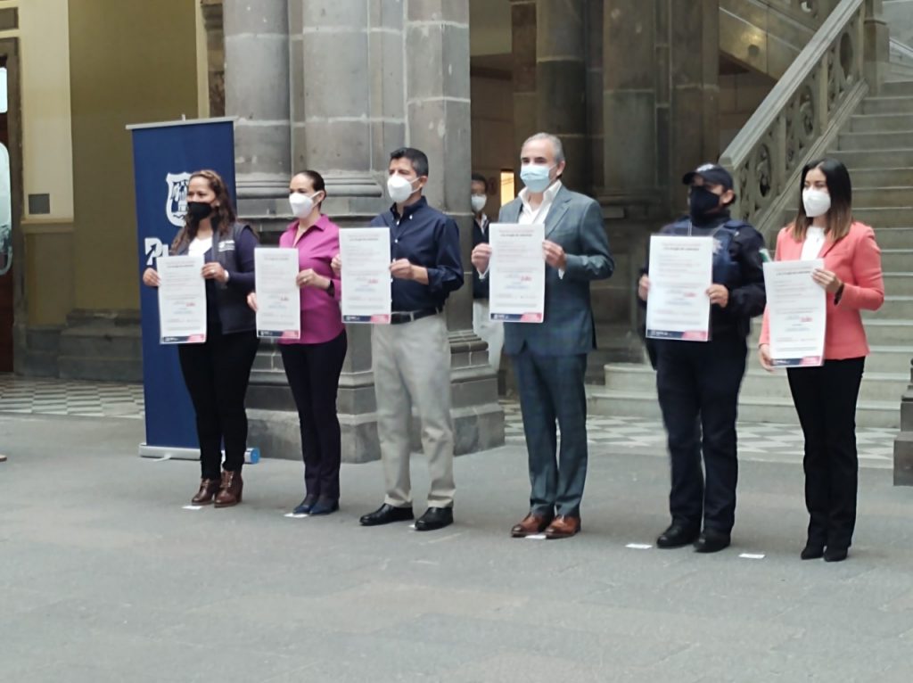 Hay 300 casos de covid-19 en el ayuntamiento, informó Rivera Pérez