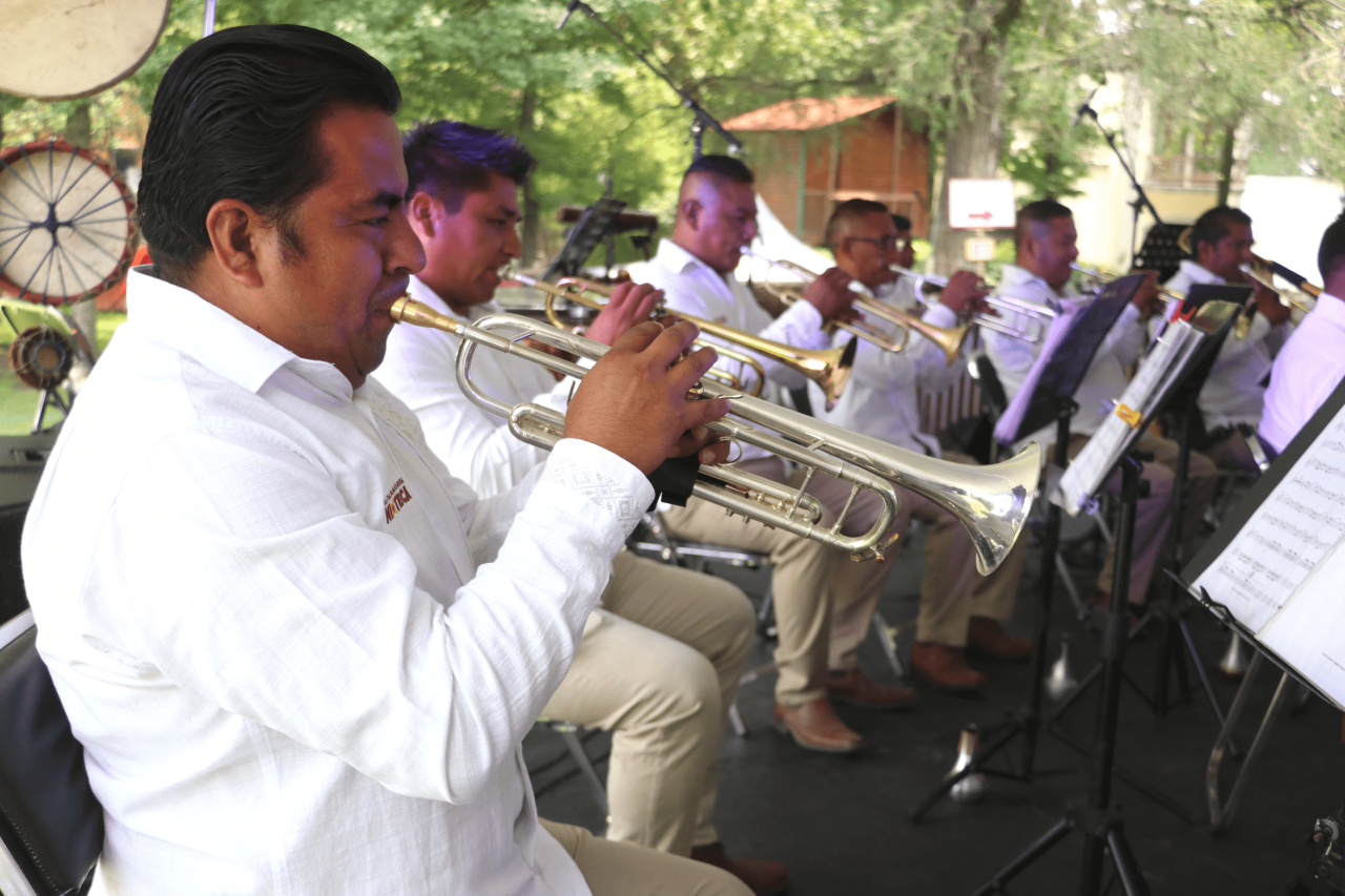 Presenta gobierno estatal tradiciones de Puebla en “Los Pinos”