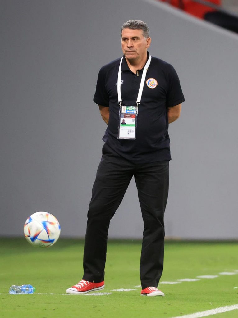 Federación de Fútbol Costa Rica renueva a colombiano Suárez como DT de selección hasta Mundial 2026