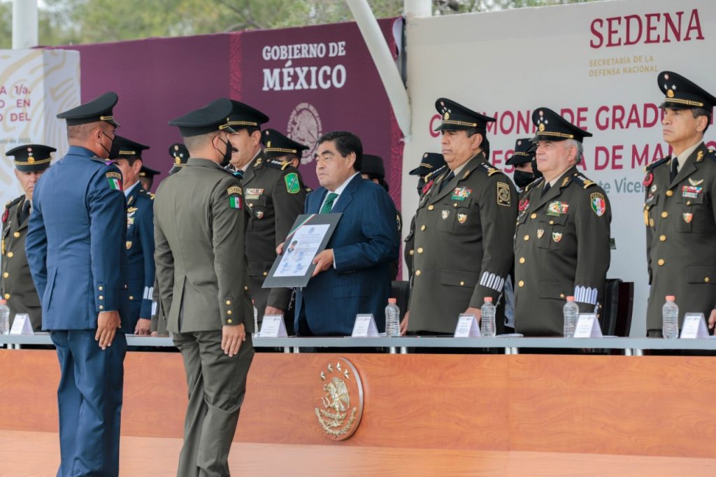 Video desde Puebla: Gobernador Barbosa encabeza graduación de la Escuela del Ejército Mexicano y Fuerza Aérea