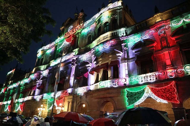 Video desde Puebla: La capital se enciende con alumbrado decorativo por fiestas patrias