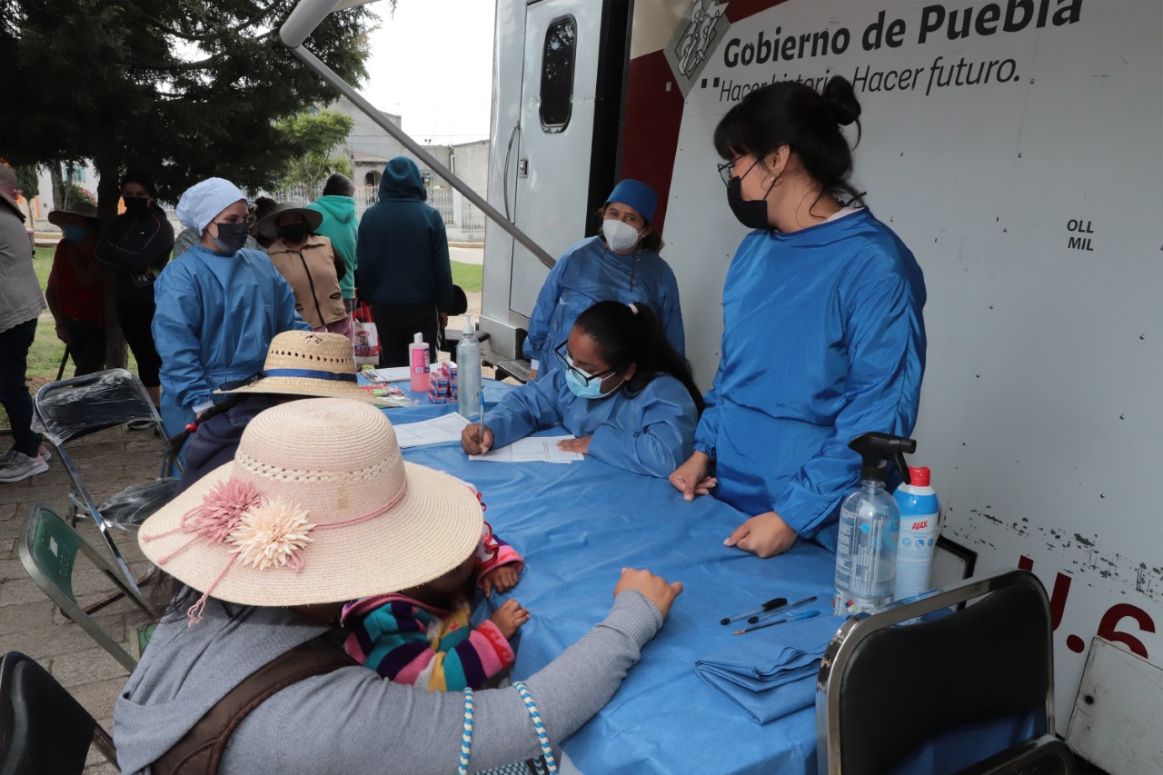 Con jornada de salud, SEDIF atiende a población de inspectoría en Puebla capital