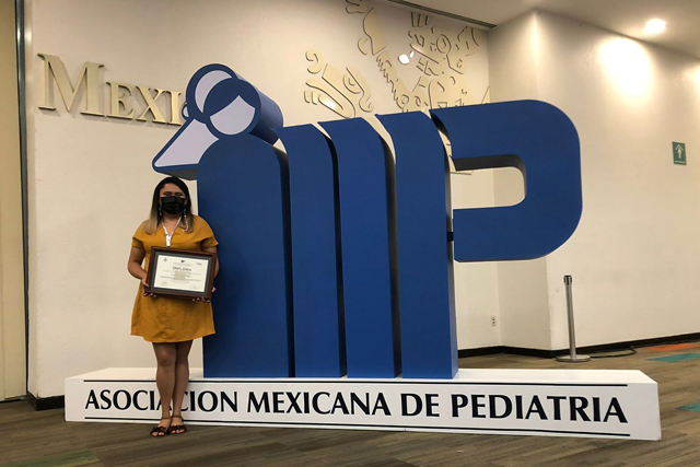 Egresada de la Licenciatura en Nutrición Clínica de la BUAP es distinguida con el premio “Dr Lázaro Benavides Vázquez”