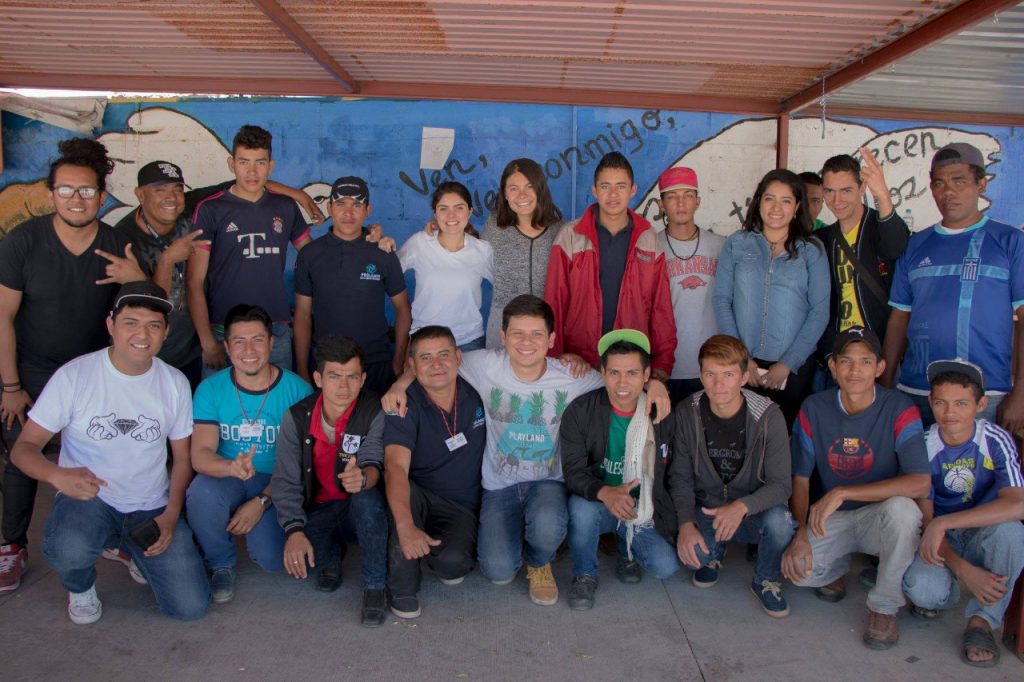 Egresados UDLAP recorren festivales con documental sobre el difícil camino que recorren los migrantes