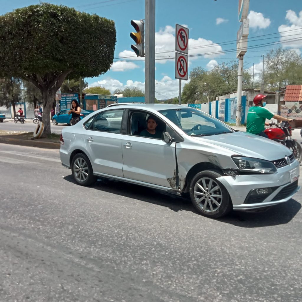Aparatosa volcadura deja dos lesionados de gravedad en Tehuacán