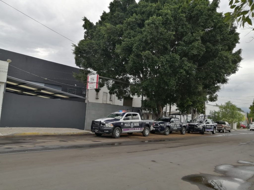 Policía auxiliar supuestamente se suicida y deja viuda con 3 huérfanos