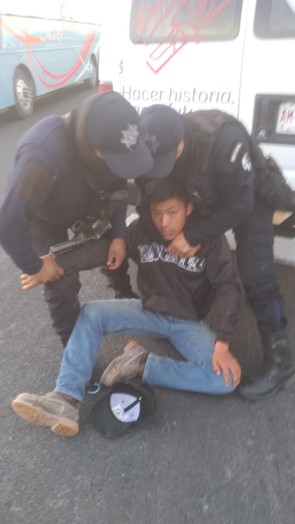 Policías de Santiago Miahuatlán golpean a menor de edad