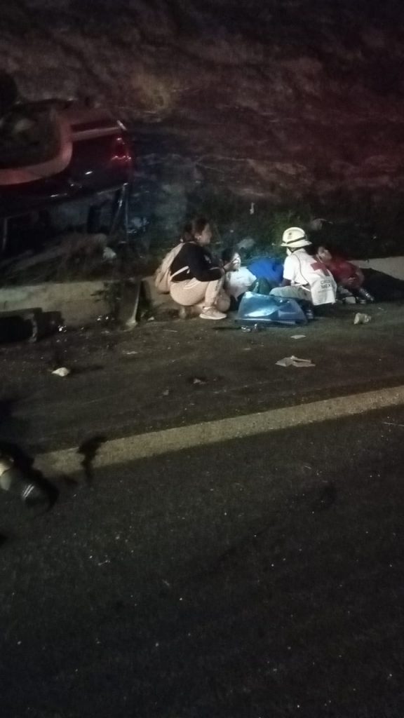 Video desde Puebla: Sube a 8 la cifra de muertos por accidente en Cañada Morelos