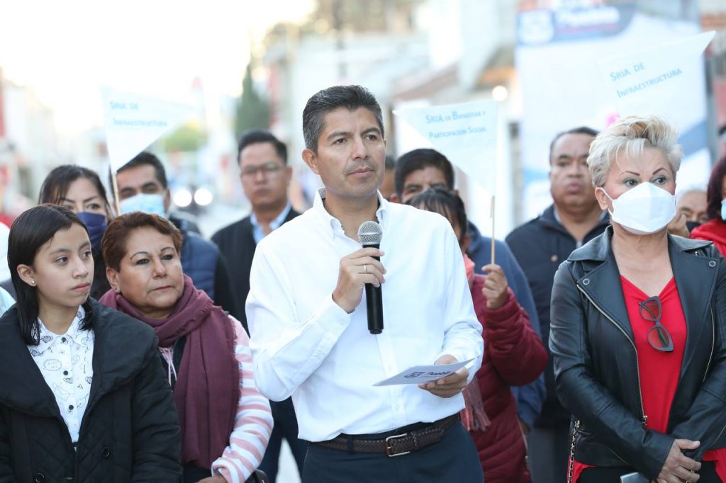 Ayuntamiento de Puebla entrega calle en la colonia
