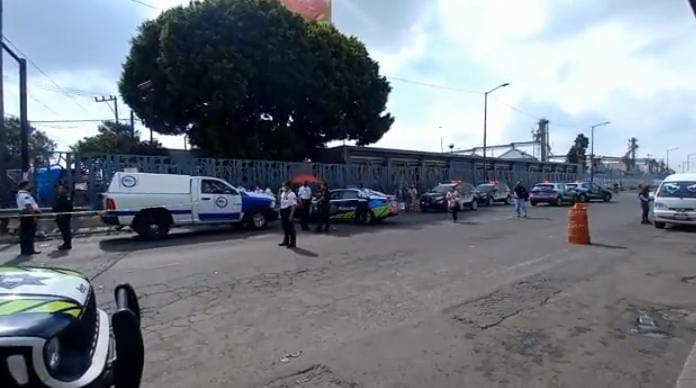 Video desde Puebla: Persona de la 3ra edad fallece atropellada por conductor del transporte público