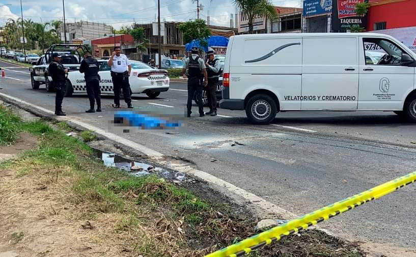 Camión torton embiste a pareja en motocicleta en Atlixco; la mujer murió al instante