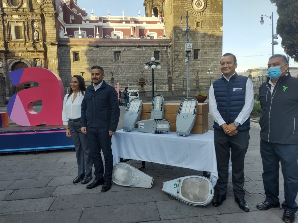 Avance del 94% de luminarias prendidas en la capital: Adán Domínguez 